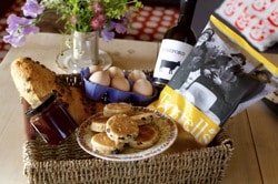 glamping-wlaes-drovers-rest-complimentary-hamper
