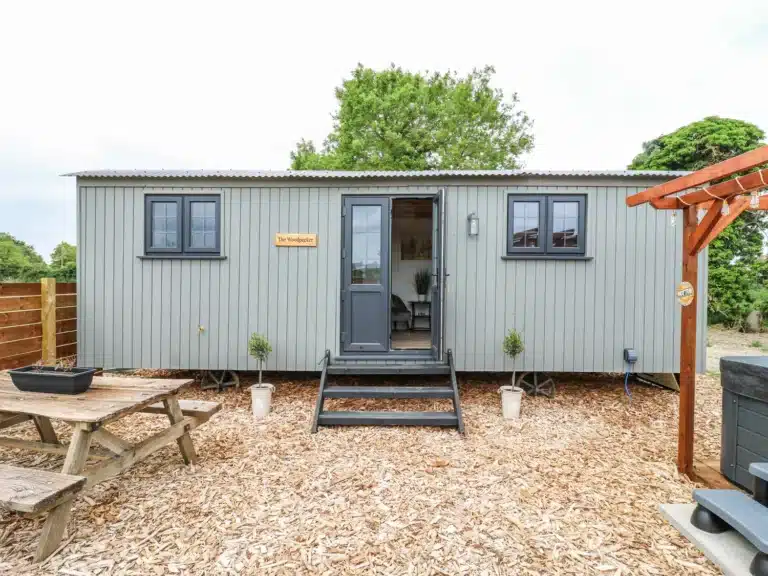 White Shepherds Hut at Lodeside Glamping Cambridgeshire