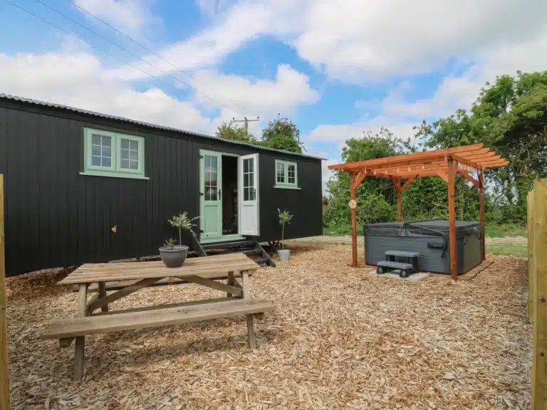 Shepherds Hut at Lodeside Glamping Cambridgeshire