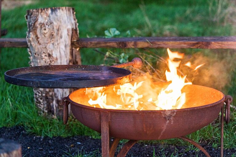 Shepherds Hut in Kent at Greenhill Glamping firepit