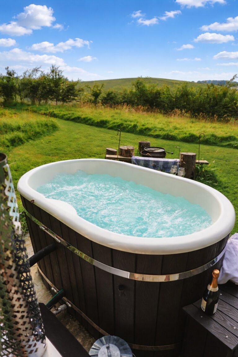 Shepherds Hut in Kent at Greenhill Glamping hot tub