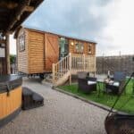 Spinney View Shepherd's with Hot Tub in Warwickshire