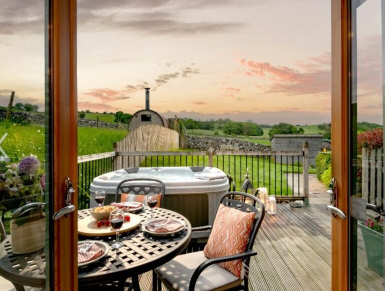 view of hot tub on deck at Hoe Grange Holidays Derbyshire