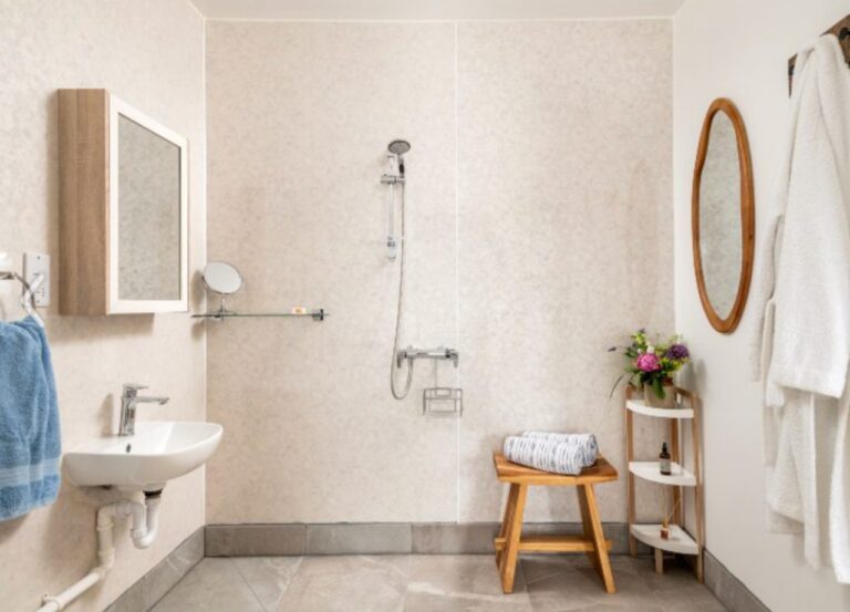 Bathroom for Retro Vintage Gypsy Caravan stay at Hoe Grange Holidays Derbyshire
