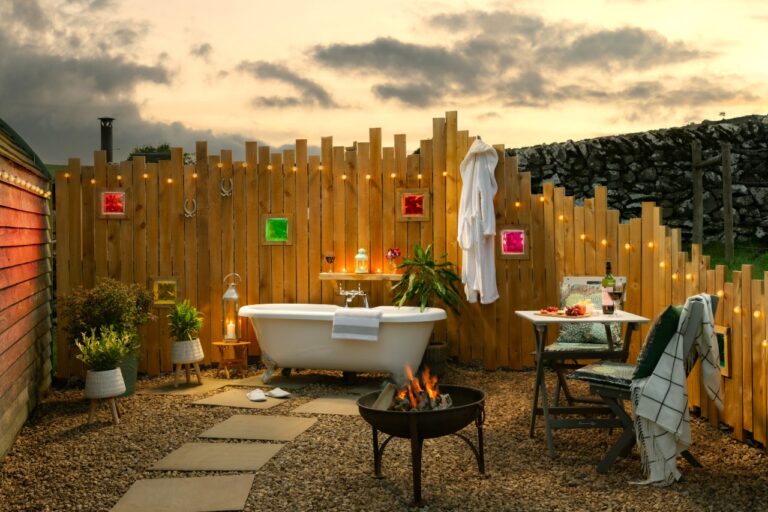 outdoor bath at Hoe Grange Holidays in Derbyshire