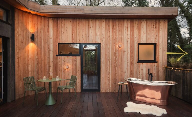 OUtdoor bath at Treehouse at Hinton Hideaways Somerset