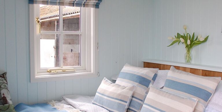 Bed in a Shepherds hut at To Rest a While GlampingSomerset