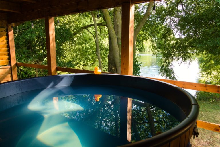 lakeside lodge with hot tub